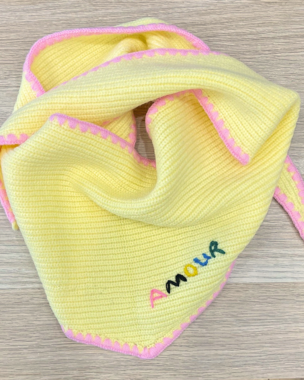 Foulard Amour brodé - 6 couleurs