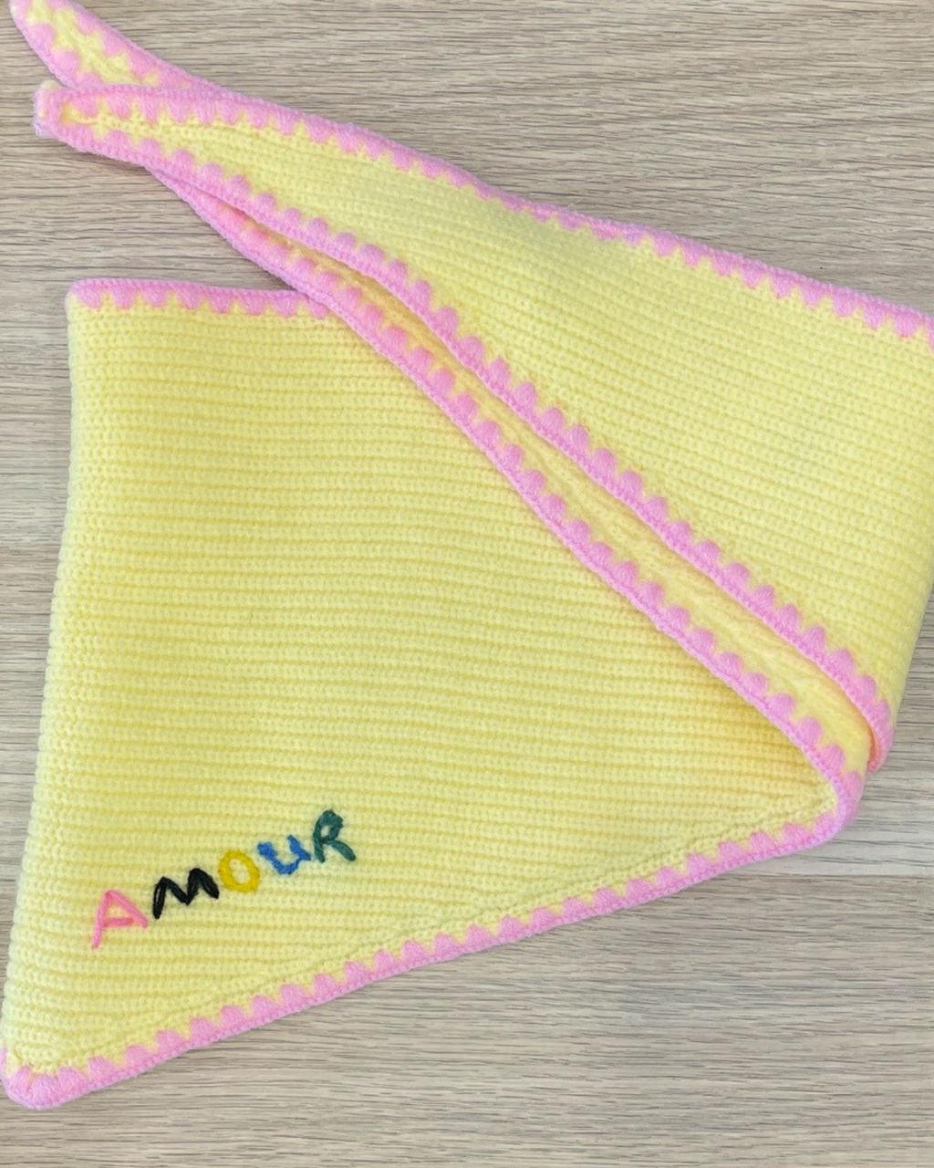 Foulard Amour brodé - 6 couleurs