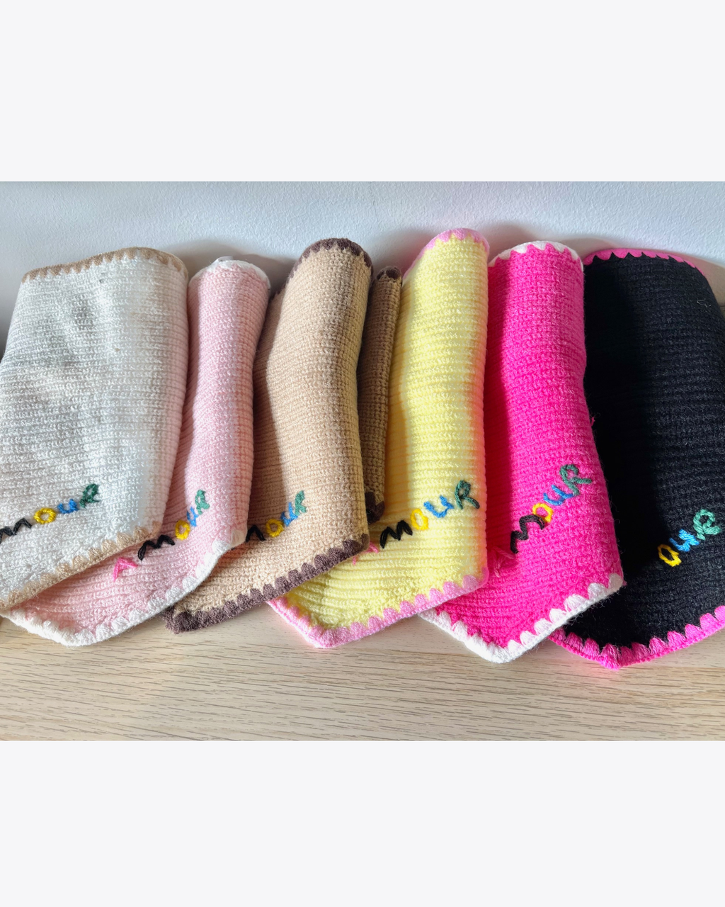 Foulard Amour brodé - 6 couleurs