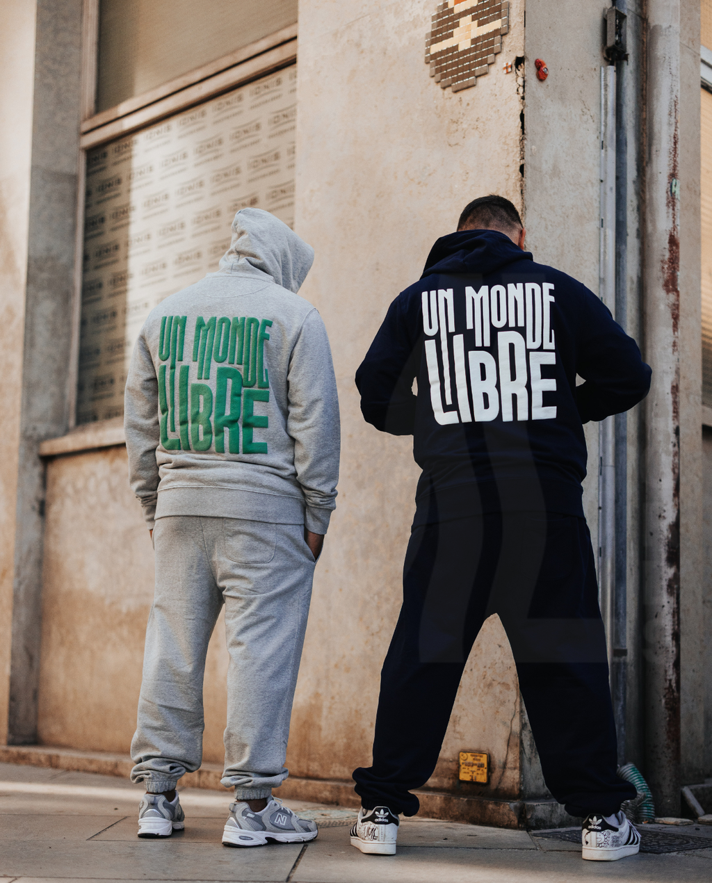 Sweat à capuche Un Monde Libre sérigraphie bleu