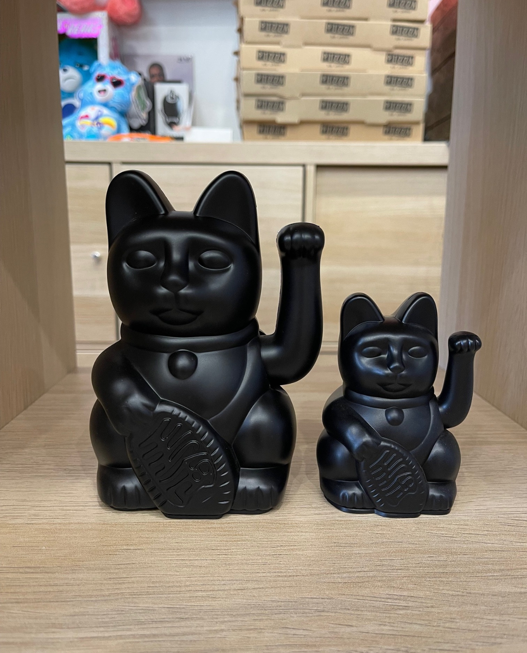 Maneki Neko noir Elégance existe en 2 tailles medium et large