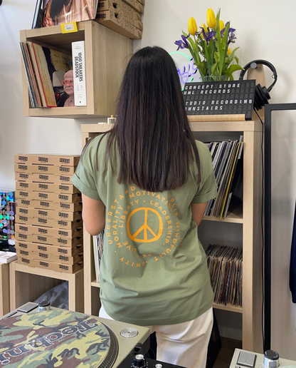 T-shirt Peace and Love kaki